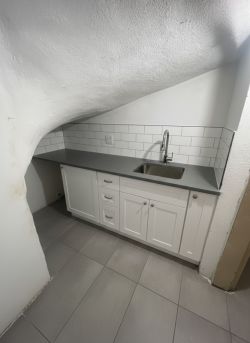 Продава се двуетажна къща