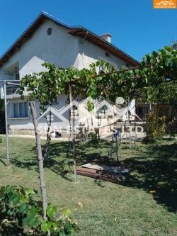 Продава монолитна къща в село Дъбово