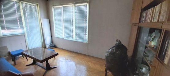 Продава апартамент с две спални в ж.к. Изток бл. 28