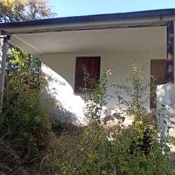 Къща с двор от 730 м2 в непосредствена близост до гората