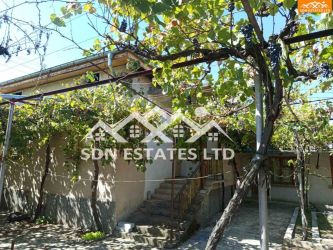 Продава къща в село Манолово