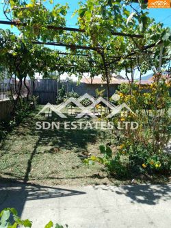 Продава монолитна къща в село Дъбово