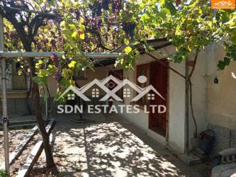 Продава къща в село Манолово