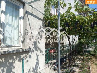 Продава се етаж от къща в района на парк „Розариум“, гр. Казанлък