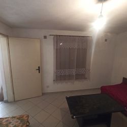 Къща с двор от 730 м2 в непосредствена близост до гората