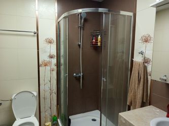 Отдава под наем тристаен апартамент до Манастира