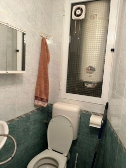 Продава се двустаен апартамент до у-ще СУ Екзарх Антим I, гр. Казанлък