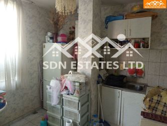 Продава се просторен тристаен апартамент на ул. Скобелев