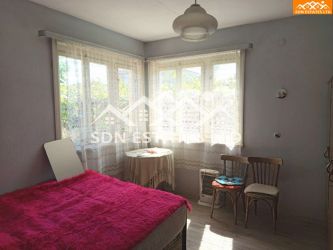 Продава се етаж от къща в района на парк „Розариум“, гр. Казанлък