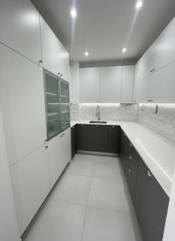 Продава се двуетажна къща