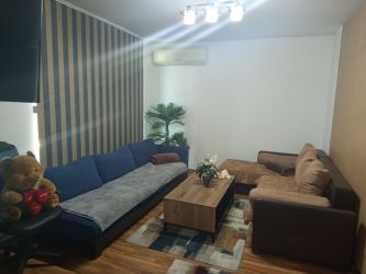 Отдава под наем напълно обзаведен апартамент до Манастира