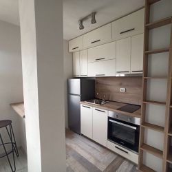 ИЗЦЯЛО РЕНОВИРАН АПАРТАМЕНТ, ГОТОВ ЗА НАНАСЯНЕ!