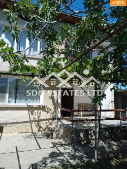 Продава монолитна къща в село Дъбово