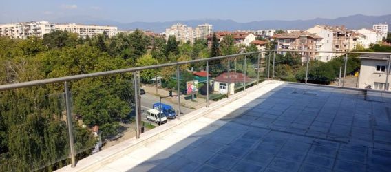 Отдава под наем тристаен апартамент до Манастира