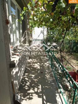 Продава се етаж от къща в района на парк „Розариум“, гр. Казанлък