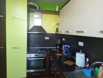 Отдава под наем напълно обзаведен апартамент до Манастира