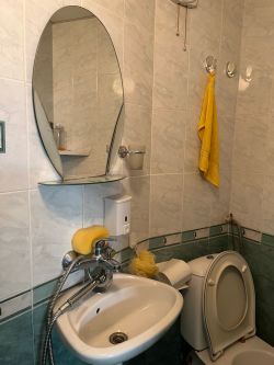 Продава се двустаен апартамент до у-ще СУ Екзарх Антим I, гр. Казанлък