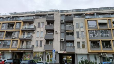 Отдава под наем тристаен апартамент до Манастира