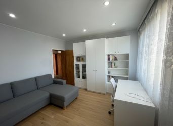 Продава се двуетажна къща