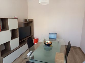 Отдава под наем напълно обзаведен апартамент с една спалня до парк ”Розариум”