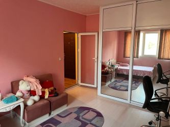 Продава се двустаен апартамент до у-ще СУ Екзарх Антим I, гр. Казанлък