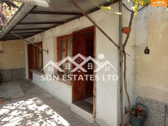 Продава къща в село Манолово