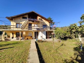 Продава вила в ж.к. Изток над блок 45, гр. Казанлък