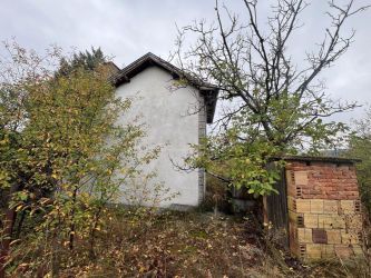 Двуетажна Къща / Вила в Казанлък с 1.1 дка Двор в квартал ”Старите Лозя”