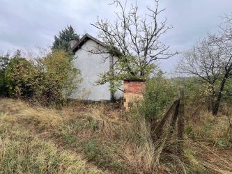 Двуетажна Къща / Вила в Казанлък с 1.1 дка Двор в квартал ”Старите Лозя”