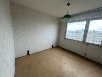 Продава тристаен апартамент в ж.к. Изток 48