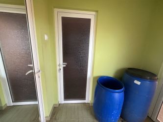 Продава се имот с две жилищни сгради – гр. Казанлък, ул. „Радецка“