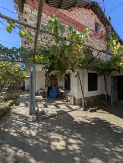 Продава къща в село Александрово