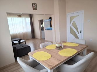 Продава четиристаен апартамент в района на Пазара, гр. Казанлък