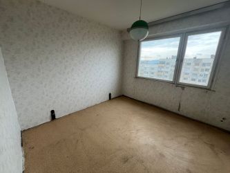 Продава тристаен апартамент в ж.к. Изток 48