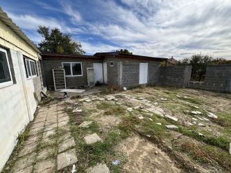 Продава се работеща ферма с мандра и сондаж – с. Черганово, район Казанлък