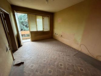 Продава се четиристаен апартамент под полицията в гр. Казанлък