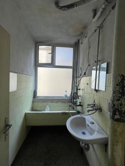 Продава се тристаен апартамент – кв. „Васил Левски“, гр. Казанлък