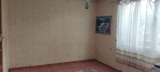 Масивна къща на два етажа и собствен двор в село Бузовград