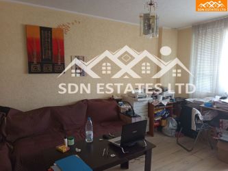 Продава тристаен апартамент в идеалния център на гр. Казанлък