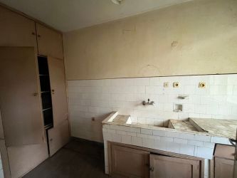 Продава се четиристаен апартамент под полицията в гр. Казанлък