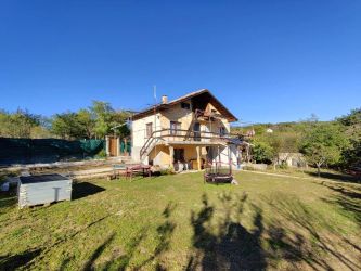 Продава вила в ж.к. Изток над блок 45, гр. Казанлък