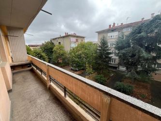 Продава се четиристаен апартамент под полицията в гр. Казанлък