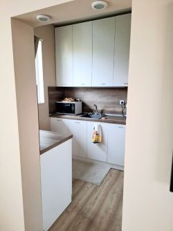 Продава четиристаен апартамент в района на Пазара, гр. Казанлък