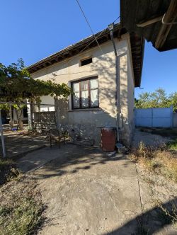 Продава къща в село Александрово