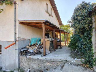 Продава вила в ж.к. Изток над блок 45, гр. Казанлък