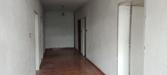 Масивна къща на два етажа и собствен двор в село Бузовград