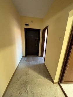 Продава се тристаен апартамент – център, гр. Казанлък