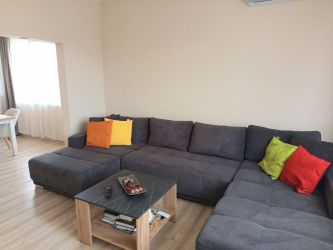 Продава четиристаен апартамент в района на Пазара, гр. Казанлък