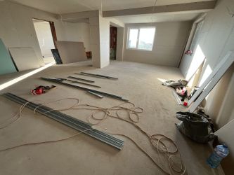 Продава се двуетажна, напълно обновена къща в гр. Крън