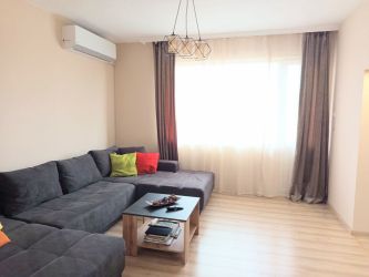 Продава четиристаен апартамент в района на Пазара, гр. Казанлък